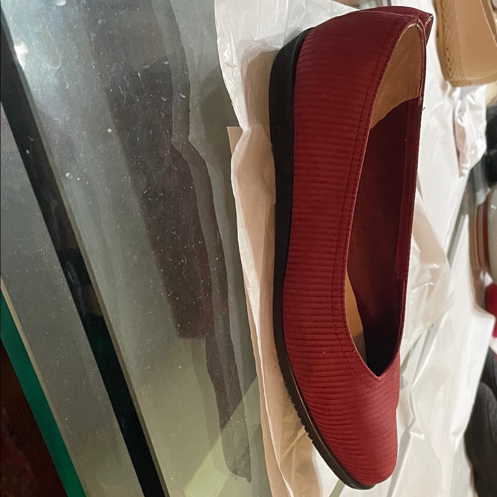 Salvatore Ferragamo Burgundy Flats size 6.5 B - Picture 3 of 3